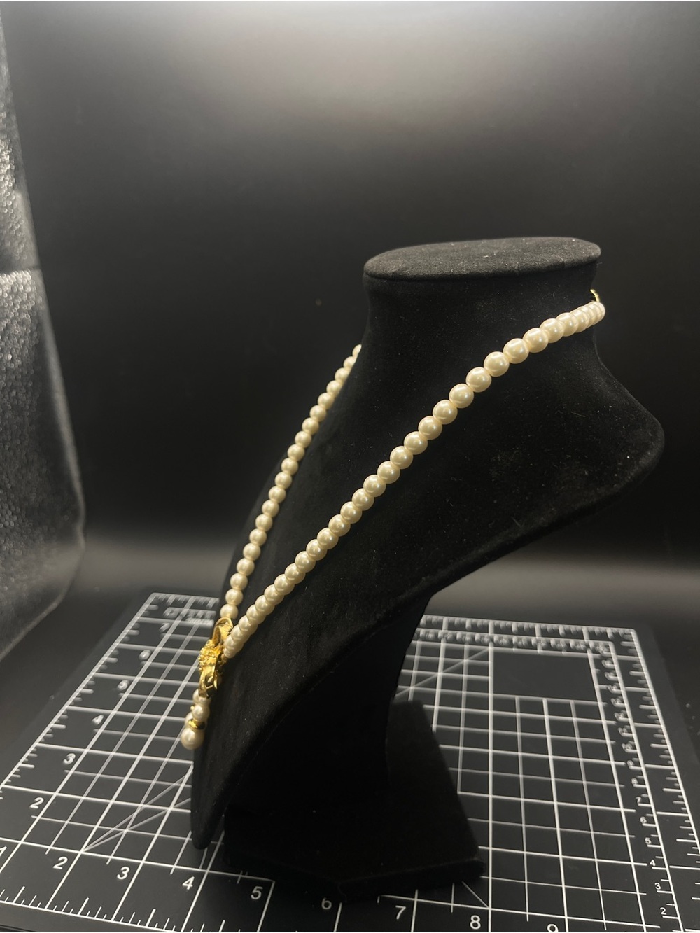 Vintage Avon 18” Faux Pearl Bow Necklace Gold Tone Rhinestone Tassel - Picture 3 of 11